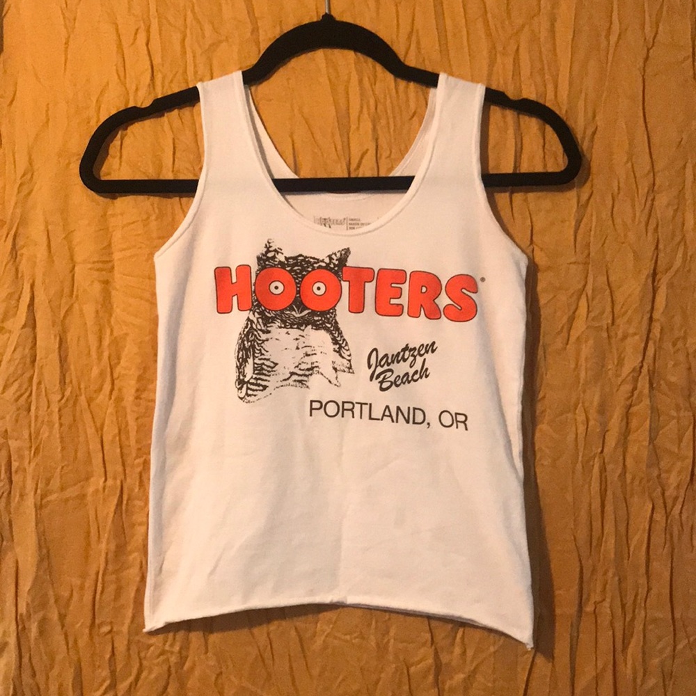 Hooters Tank
